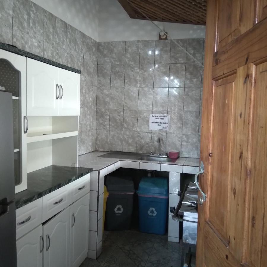 Cabinas Smith Cahuita Exterior foto