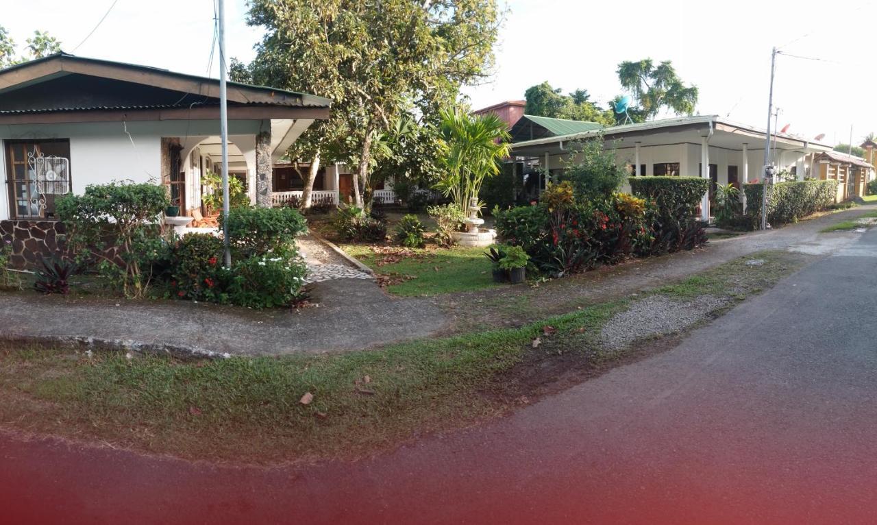 Cabinas Smith Cahuita Exterior foto