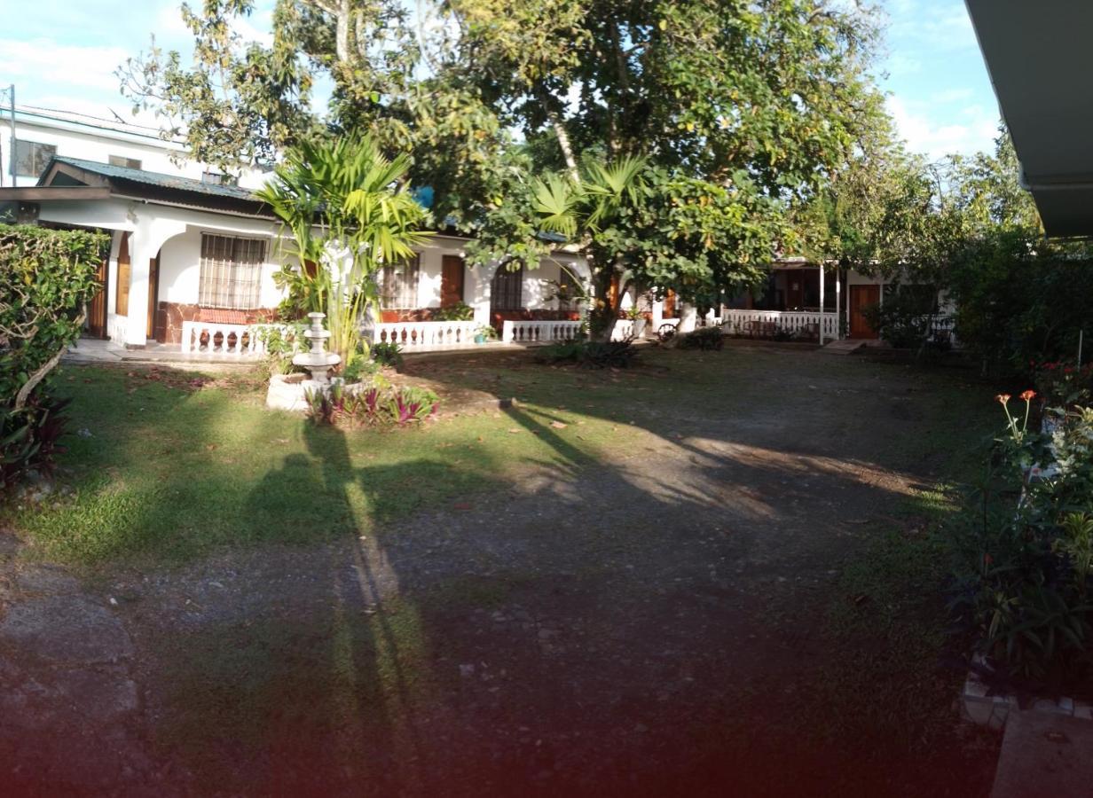 Cabinas Smith Cahuita Exterior foto